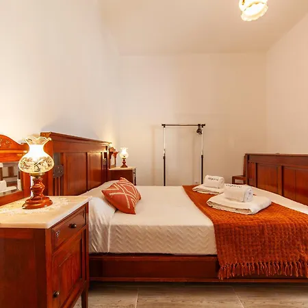 Abrotea Apartment *